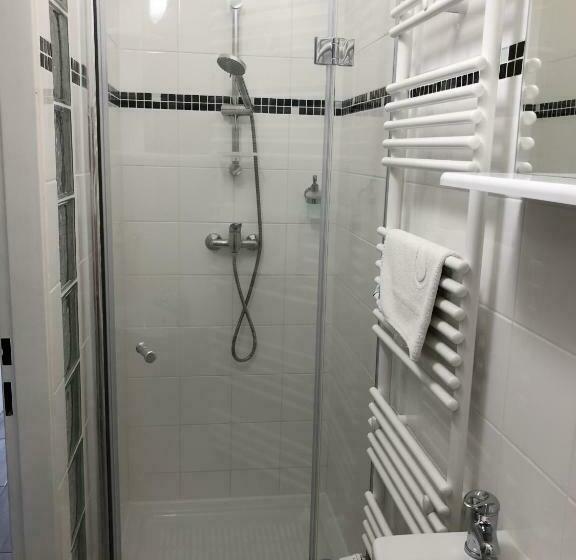 スタンダードルーム, Gregor