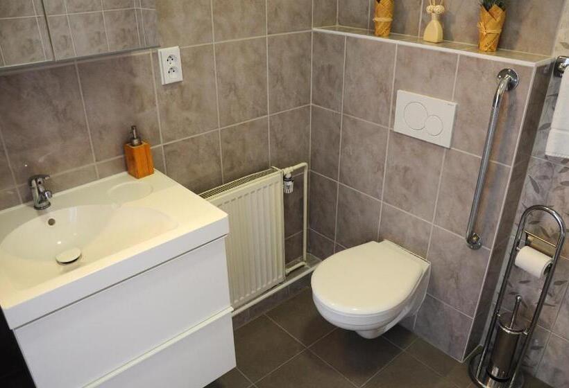 クラシックスイート, Gregor