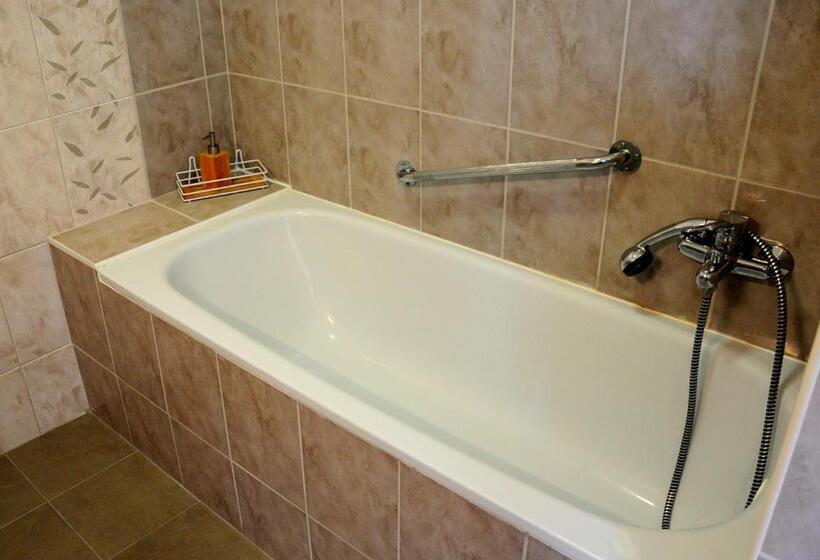 クラシックスイート, Gregor