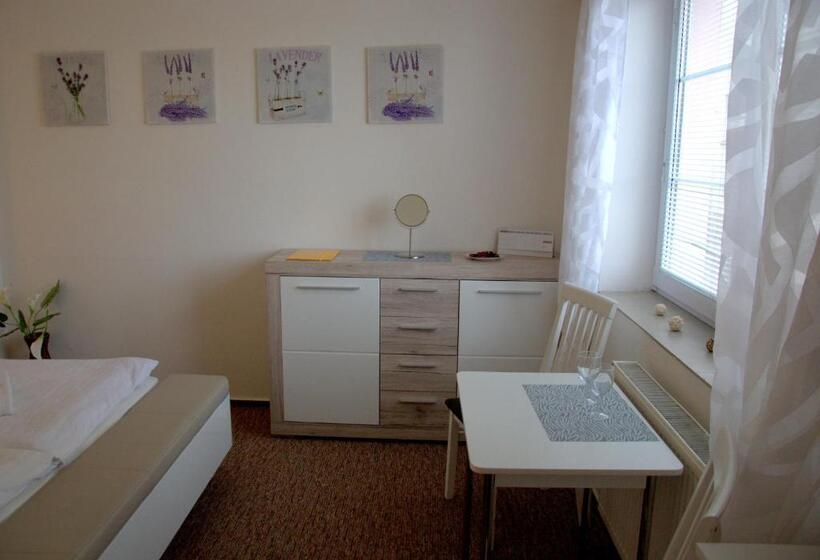 クラシックスイート, Gregor