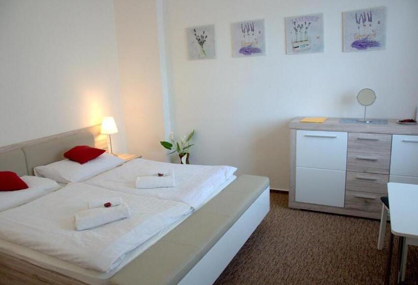 クラシックスイート, Gregor