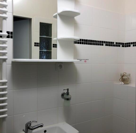 クラシックスイート, Gregor