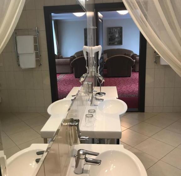 اتاق لوکس با بالکن, Guest House Pirklių Namai