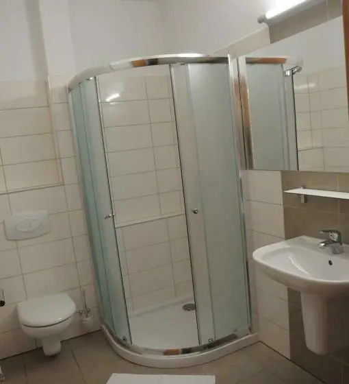 Standard Kolmen Hengen Huone, Kaskada