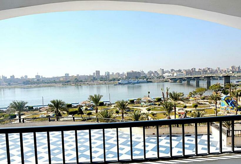 اتاق استاندارد یک نفره, Minya Compound Of The Armed Forces