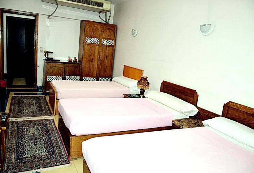 اتاق استاندارد سه نفره, Minya Compound Of The Armed Forces