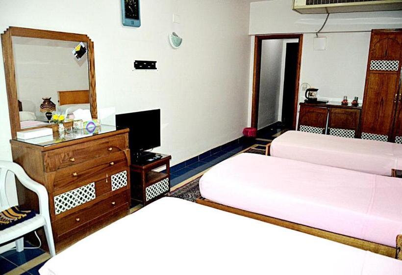 Camera Tripla Standard, Minya Compound Of The Armed Forces
