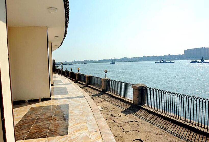 سوییت خانوادگی, Minya Compound Of The Armed Forces