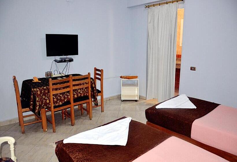 سوییت خانوادگی, Minya Compound Of The Armed Forces