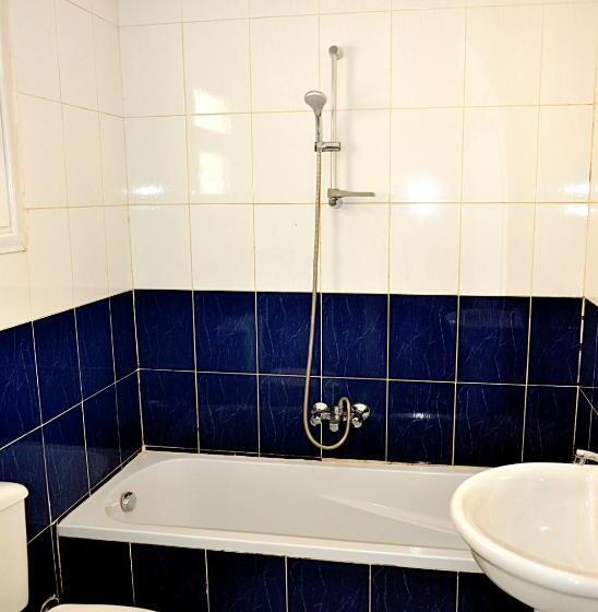 سوییت خانوادگی, Minya Compound Of The Armed Forces