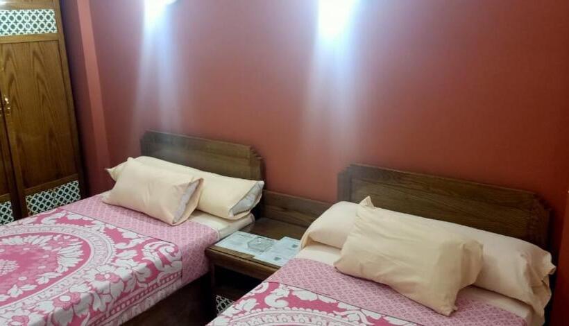 سوئیت با چشمانداز رودخانه, Minya Compound Of The Armed Forces