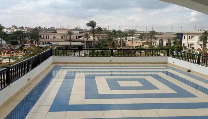 سوئیت با چشم‌انداز رودخانه, Minya Compound Of The Armed Forces