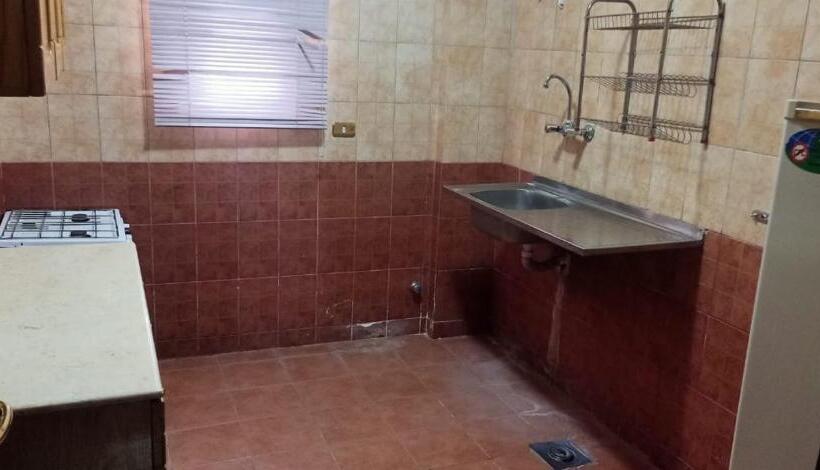 سوئیت با چشمانداز رودخانه, Minya Compound Of The Armed Forces