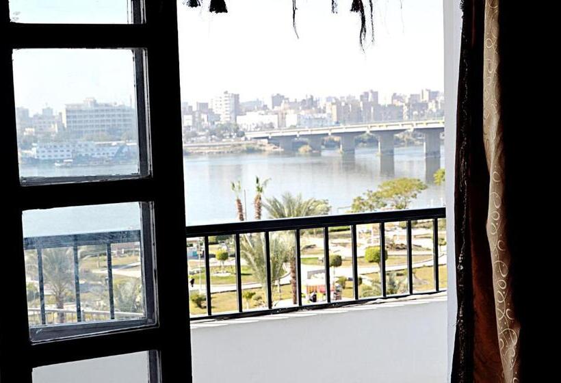 اتاق استاندارد یک نفره, Minya Compound Of The Armed Forces