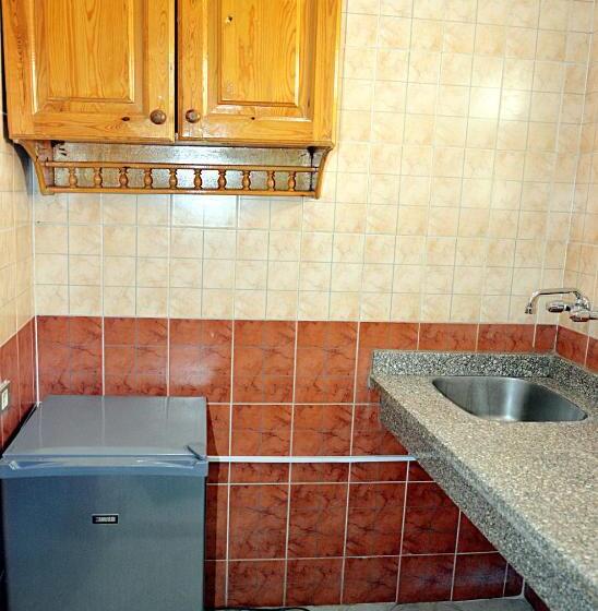 سوییت خانوادگی, Minya Compound Of The Armed Forces