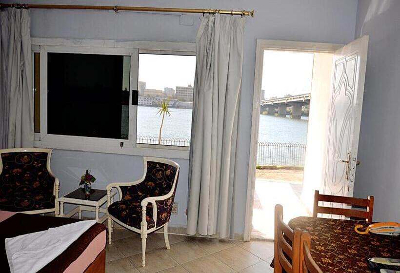 سوییت خانوادگی, Minya Compound Of The Armed Forces