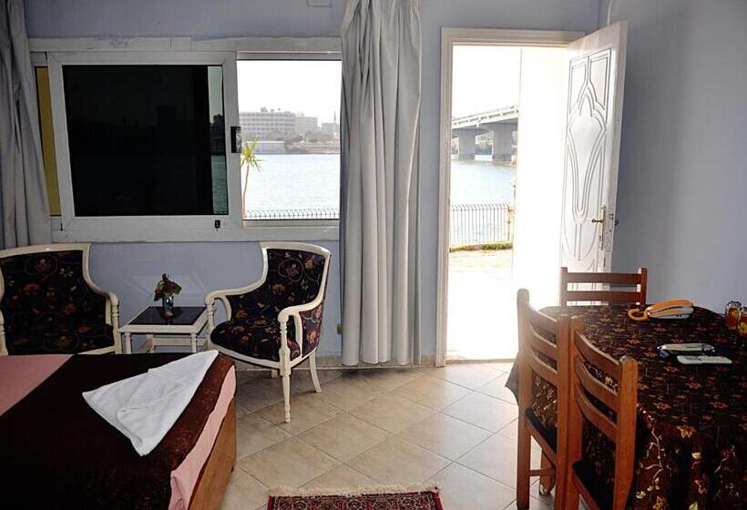 سوییت خانوادگی, Minya Compound Of The Armed Forces