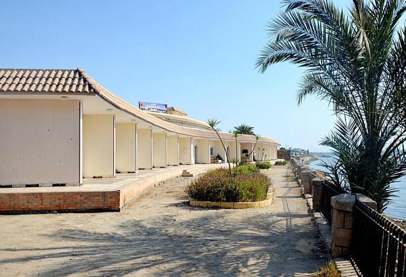 سوییت خانوادگی, Minya Compound Of The Armed Forces