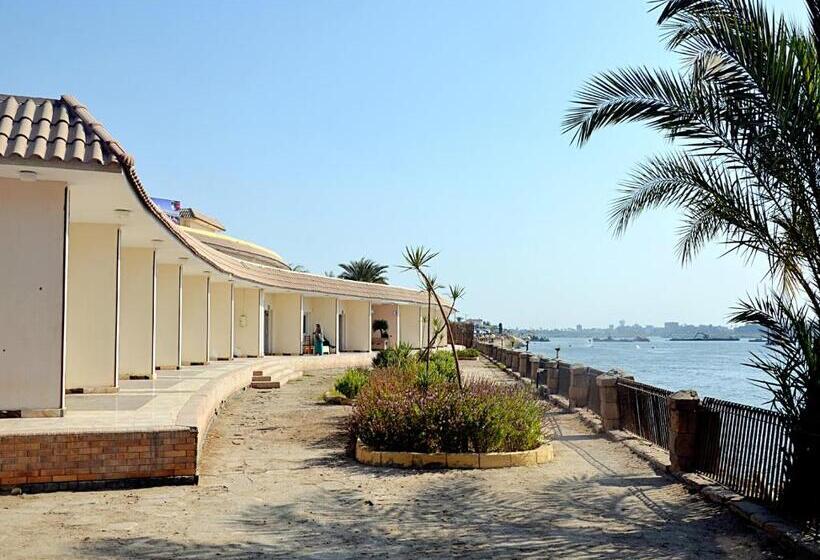 سوییت خانوادگی, Minya Compound Of The Armed Forces