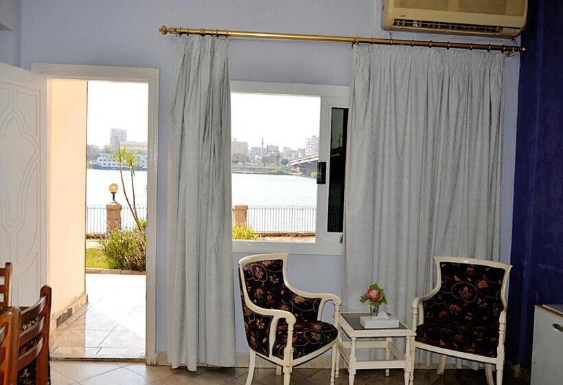 سوییت خانوادگی, Minya Compound Of The Armed Forces