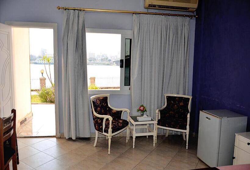 سوییت خانوادگی, Minya Compound Of The Armed Forces