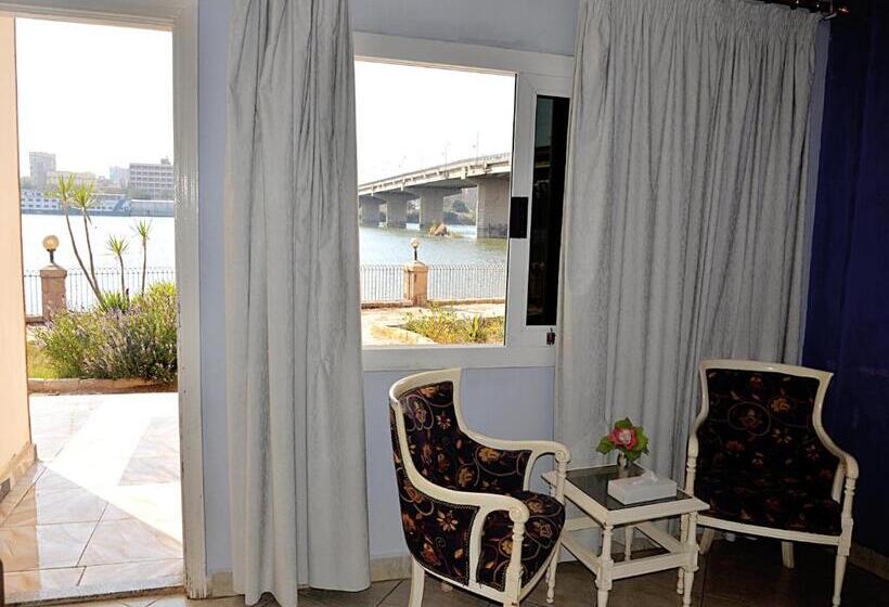 سوییت خانوادگی, Minya Compound Of The Armed Forces