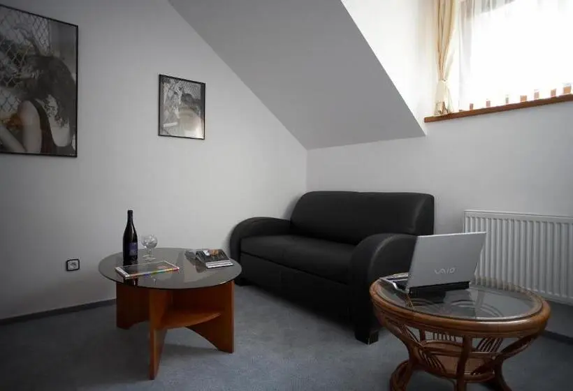 スイート, Pension Konopiste