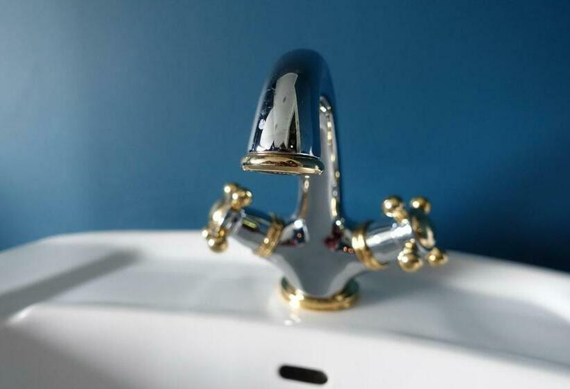 스탠다드 룸 공동 욕실, Trolltunga