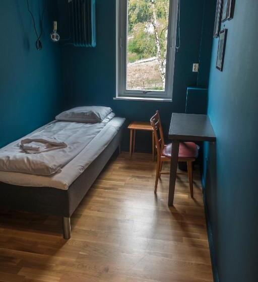 스탠다드 싱글 룸 공동욕실, Trolltunga