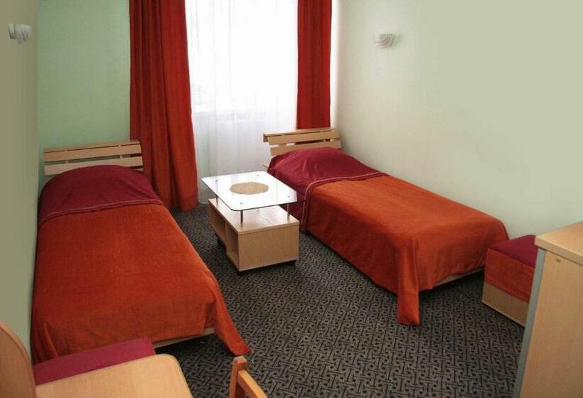 اتاق استاندارد, Turnė