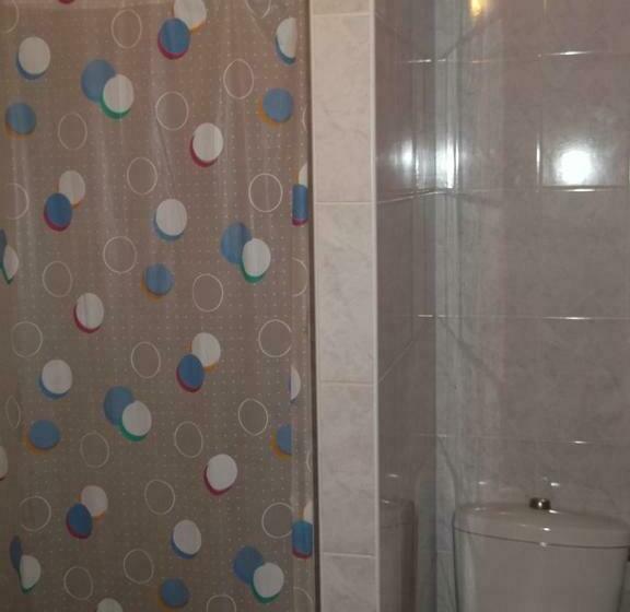 اتاق استاندارد, Turnė