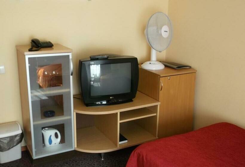 اتاق استاندارد, Turnė