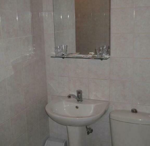 اتاق استاندارد, Turnė