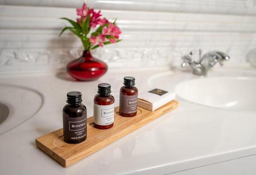 جناح, U Královny Elišky