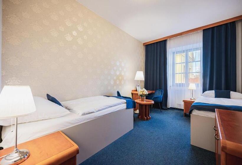 غرفة قياسية, U Královny Elišky