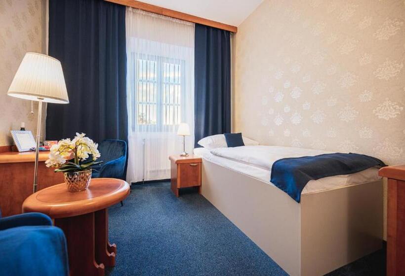 غرفة قياسية فردية, U Královny Elišky