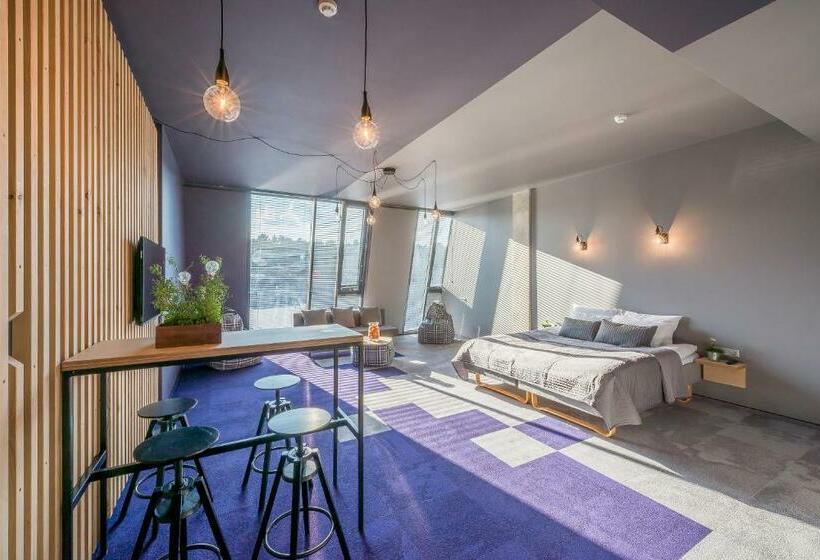 اتاق خانوادگی, Urbihop