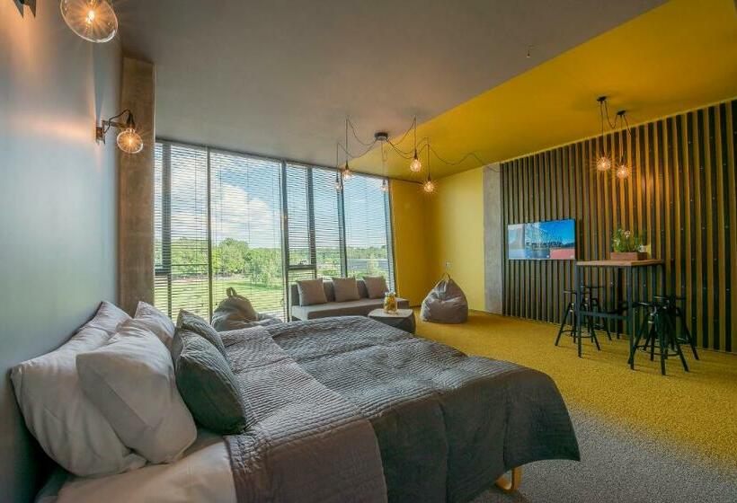 اتاق خانوادگی, Urbihop