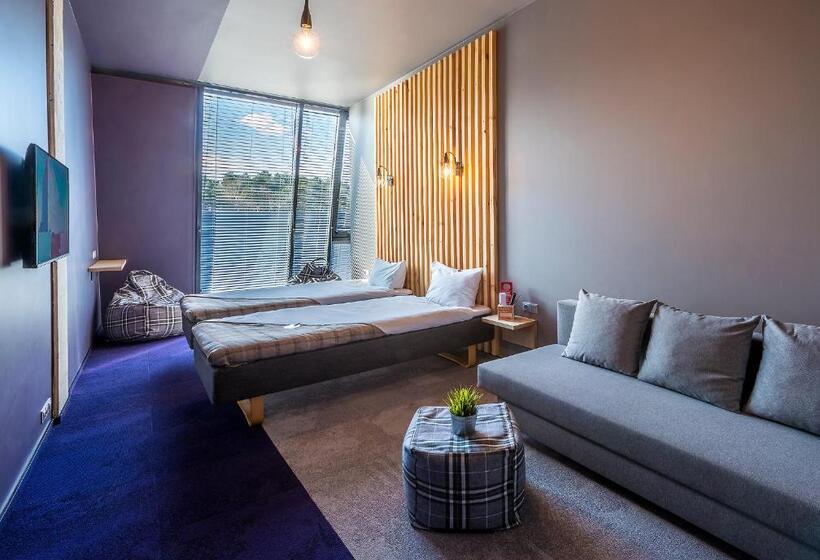 اتاق استاندارد سه نفره, Urbihop