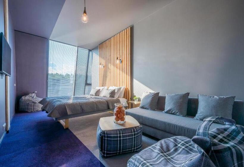 اتاق استاندارد سه نفره, Urbihop