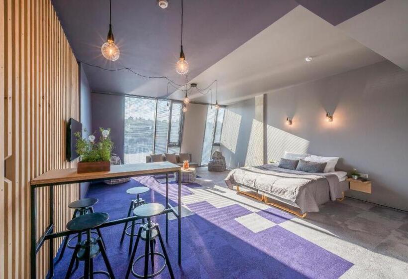 اتاق لوکس خانوادگی, Urbihop