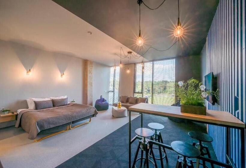 اتاق لوکس خانوادگی, Urbihop