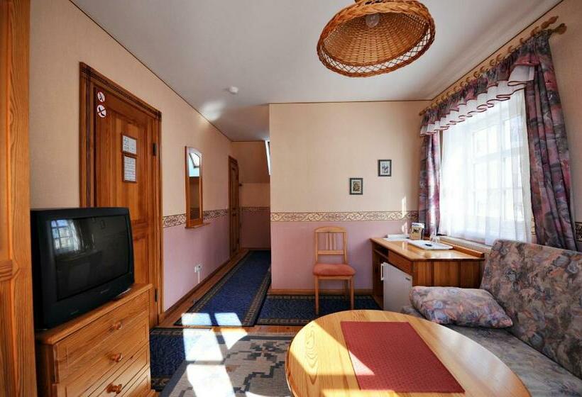 اتاق استاندارد سه تخته با بالکن, Villa Johanna Guesthouse
