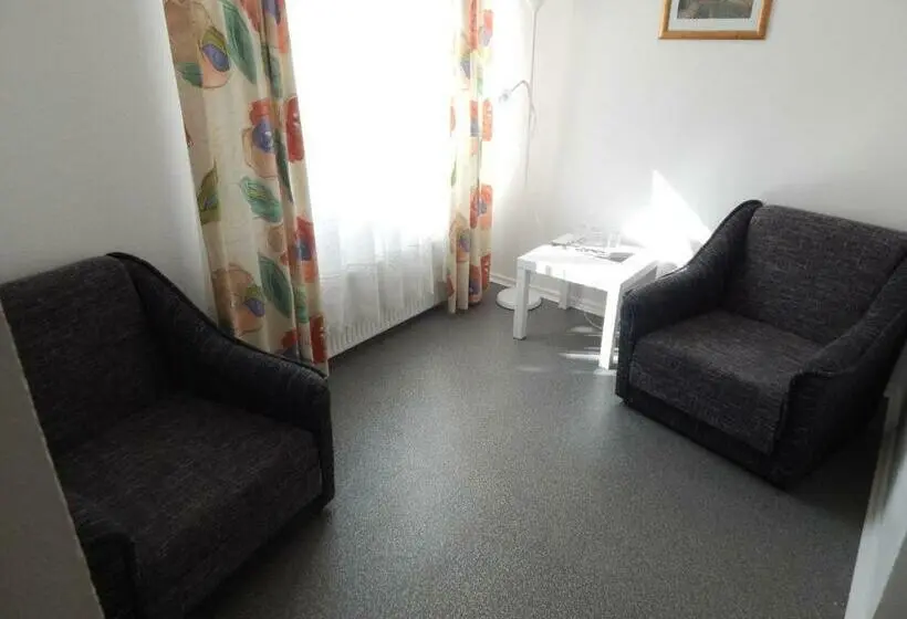 اتاق استاندارد سه نفره, Motel Brencis