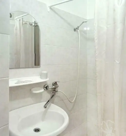 اتاق استاندارد یک نفره, Motel Brencis