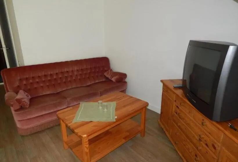 اتاق استاندارد سه نفره, Motel Brencis