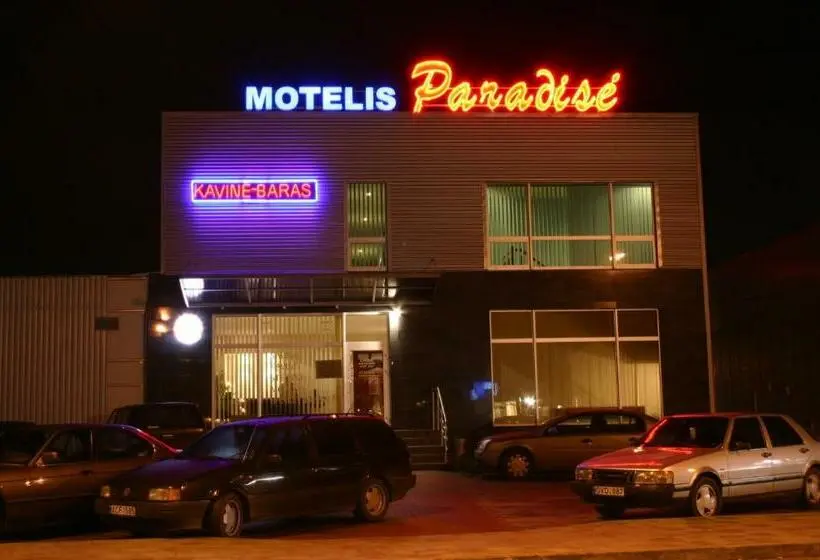 سوییت خانوادگی, Motel Paradise