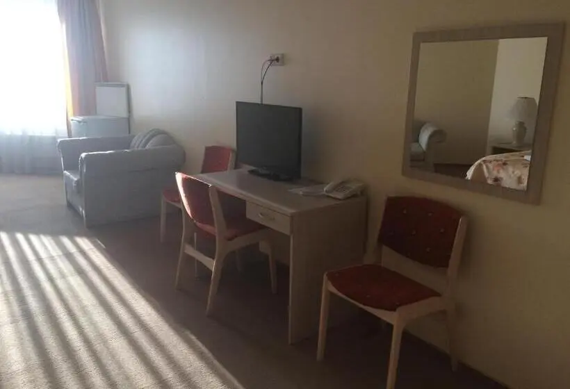 سوییت خانوادگی, Motel Paradise