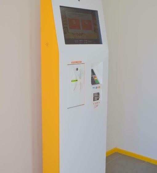 اتاق استاندارد سه تخته با سرویس بهداشتی مشترک, Saare Automatic Hostel