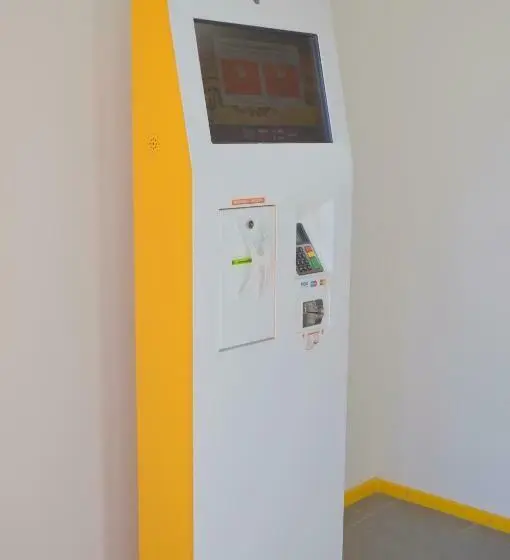 اتاق استاندارد سه تخته با سرویس بهداشتی مشترک, Saare Automatic Hostel